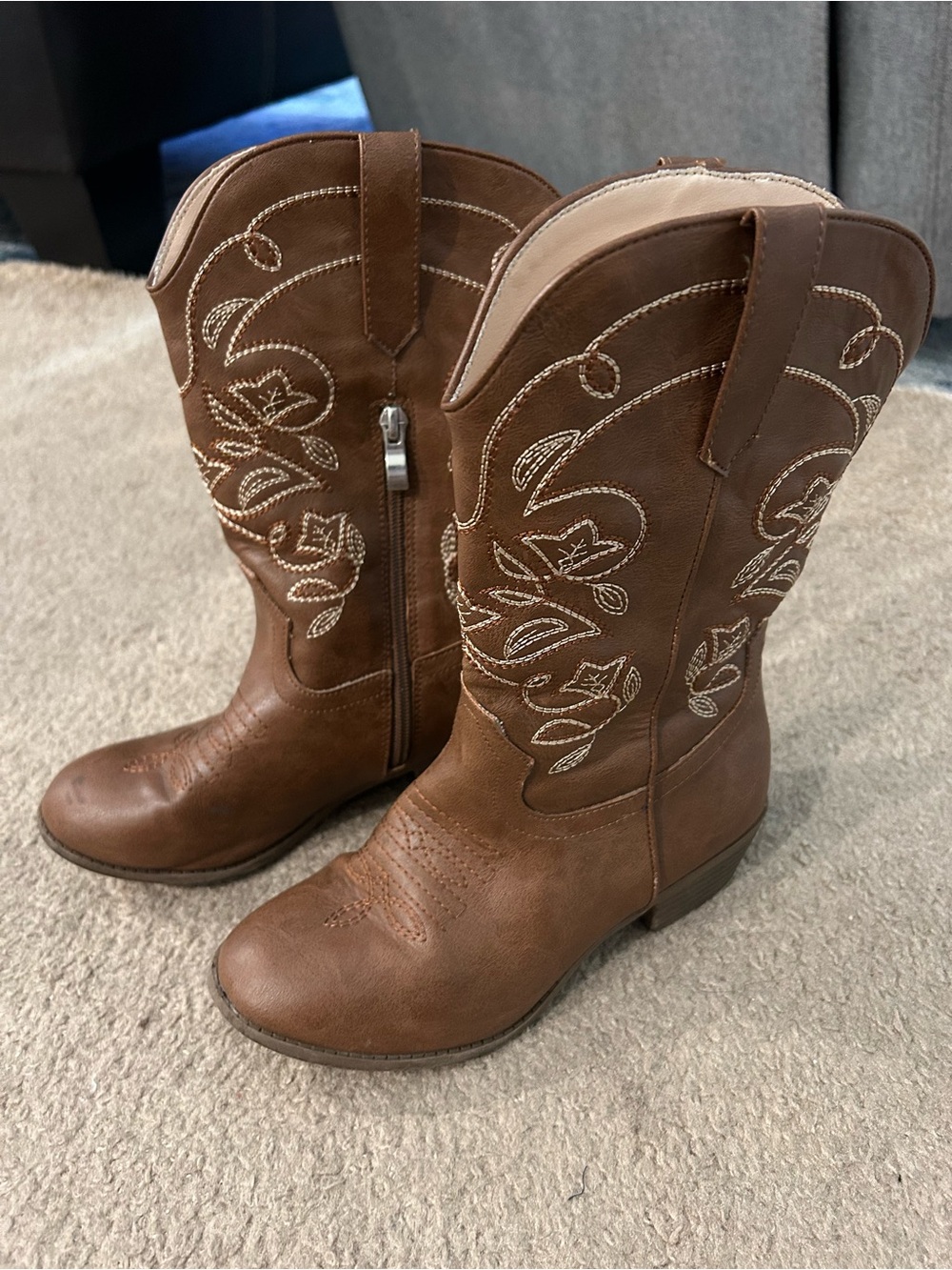 Women's Brown Western Embroidered Mid-Calf Boots size 4 cowboy boots